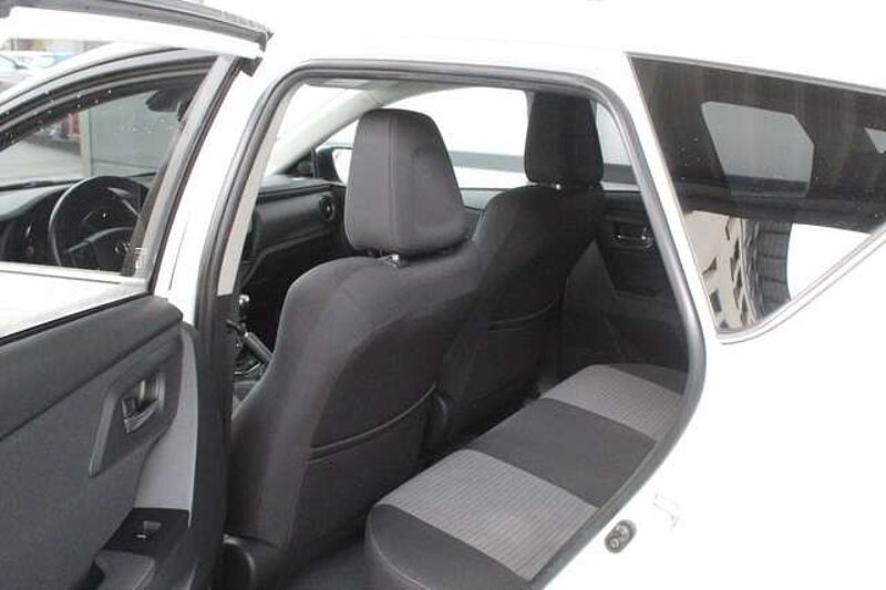 Toyota Auris 1,2 Turbo Team D, Navi
