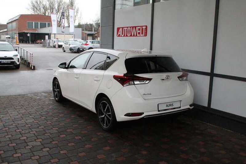 Toyota Auris 1,2 Turbo Team D, Navi
