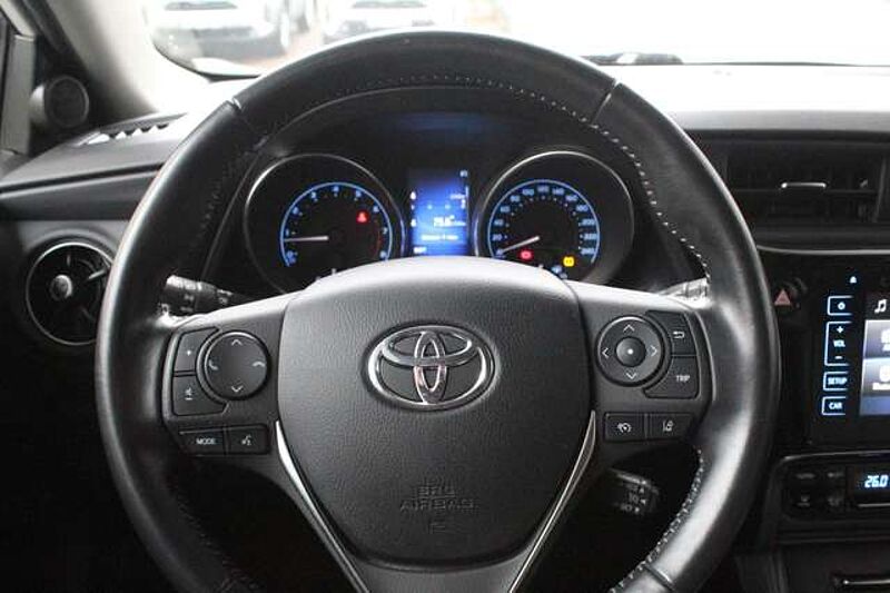 Toyota Auris 1,2 Turbo Team D, Navi